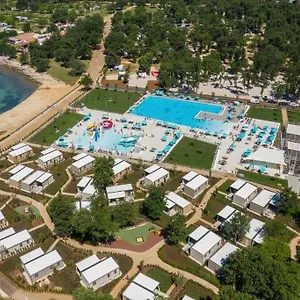 Kemping Adriamar Mobile Homes In Park, Umag